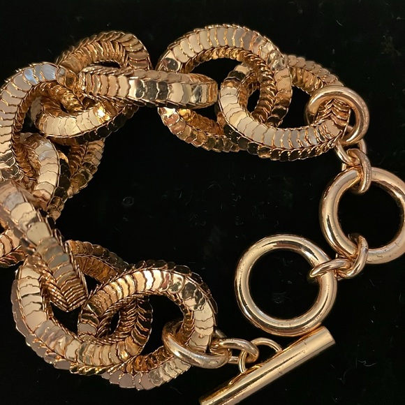 New in box H&M Moschino chunky gold bracelet - Picture 2 of 3